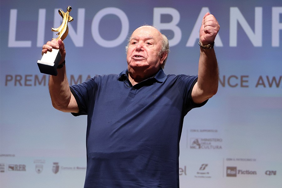 Lino Banfi Honored with Maximo Excellence Award at the Italian Global Series